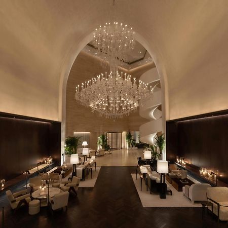 The Dubai Edition 외부 사진 The lobby of the Ritz-Carlton, Dubai