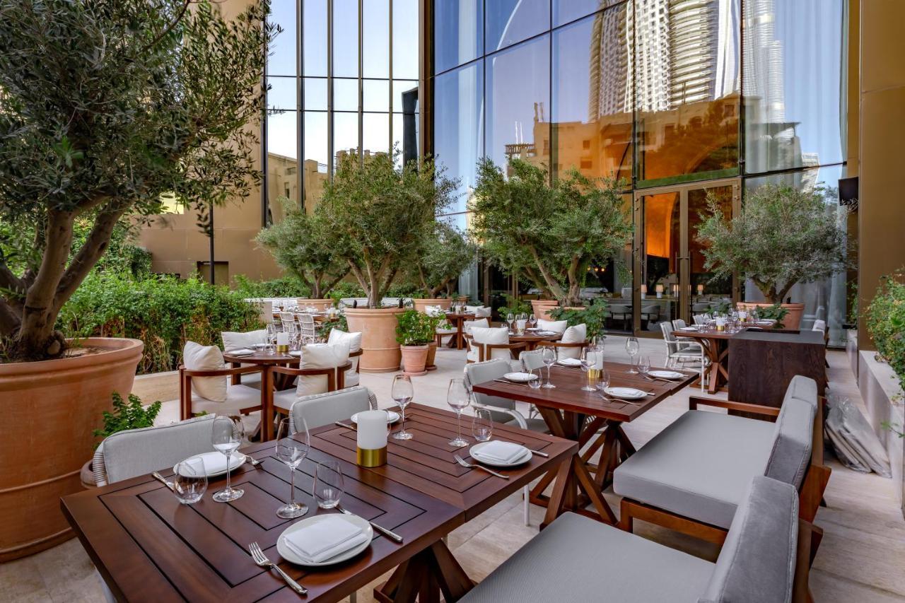 The Dubai Edition 외부 사진 The patio at the restaurant