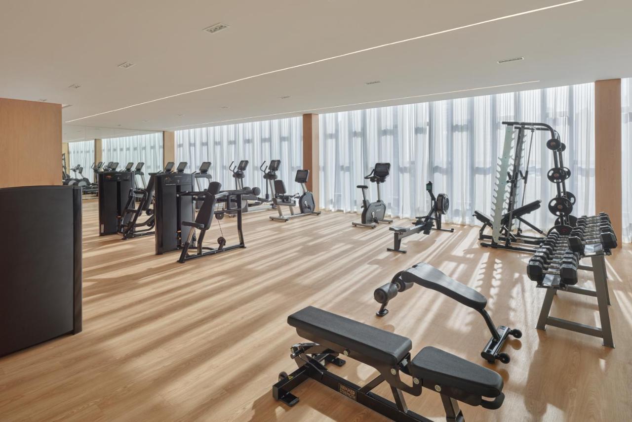 The Dubai Edition 외부 사진 The gym at The Hari
