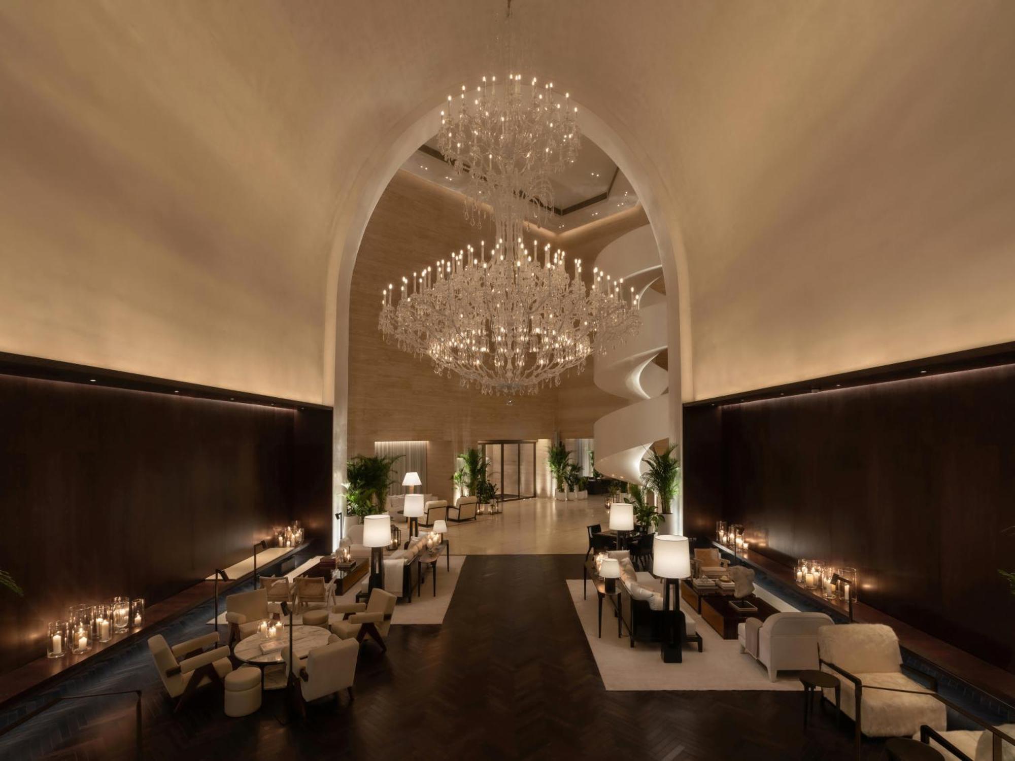 The Dubai Edition 외부 사진 The lobby of the Ritz-Carlton, Dubai