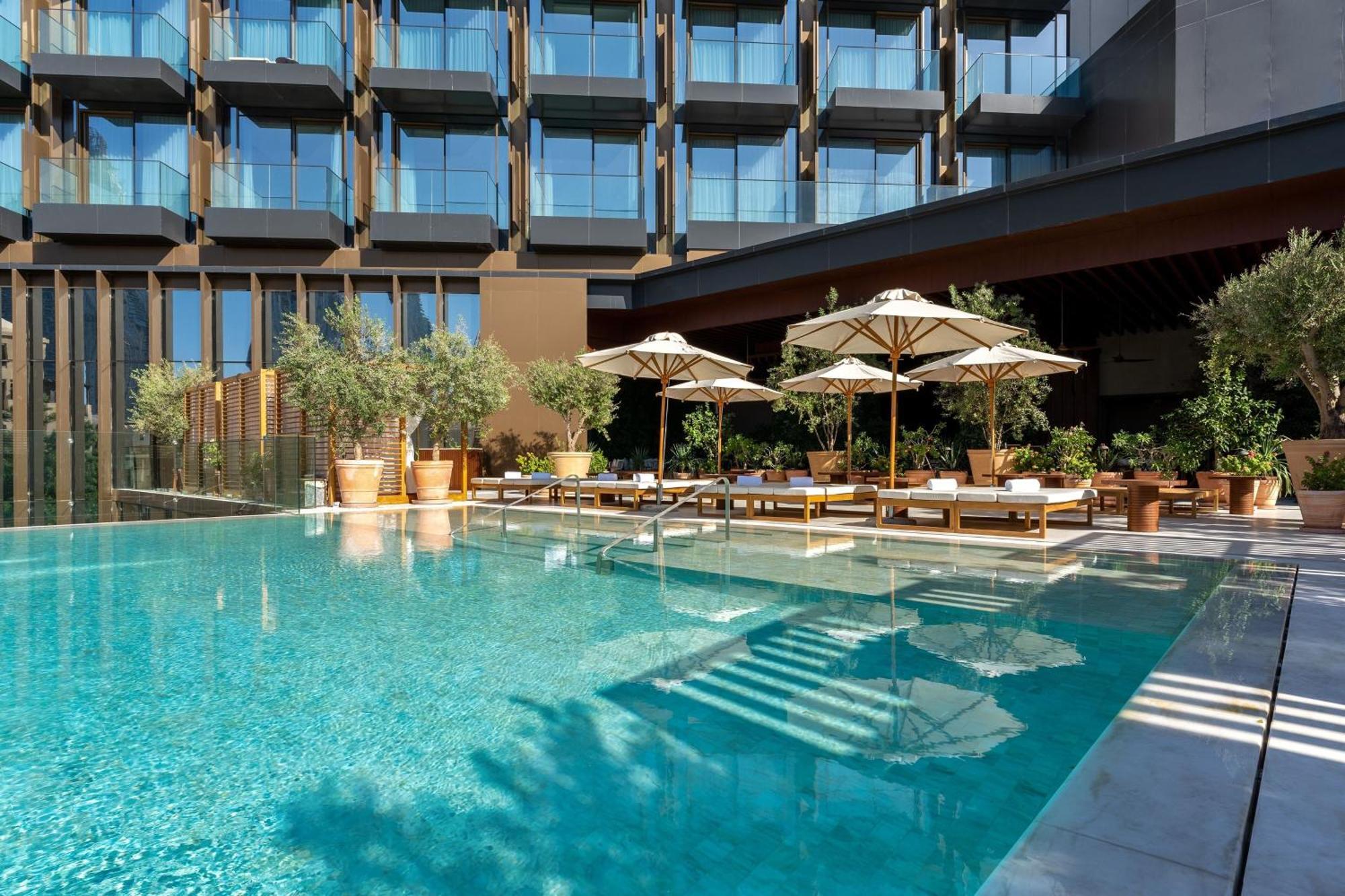 The Dubai Edition 외부 사진 The hotel's pool